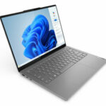 Ordinateur portable Lenovo Yoga Slim 7i 14 pouces Ultra 7, design fin avec écran haute définition et clavier rétroéclairé.